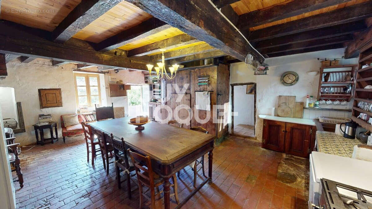 Maison à EYGLUY-ESCOULIN