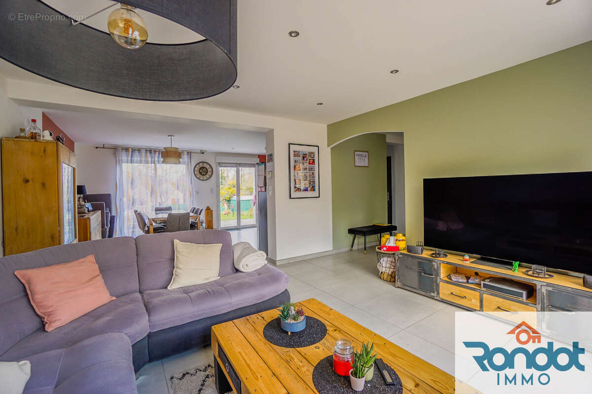 Maison à IS-SUR-TILLE