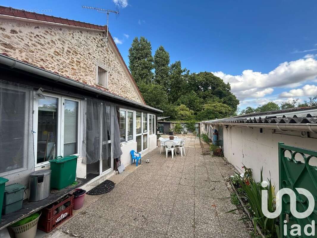 Maison 257 m² à Saint-Michel-Sur-Orge  - photo 8