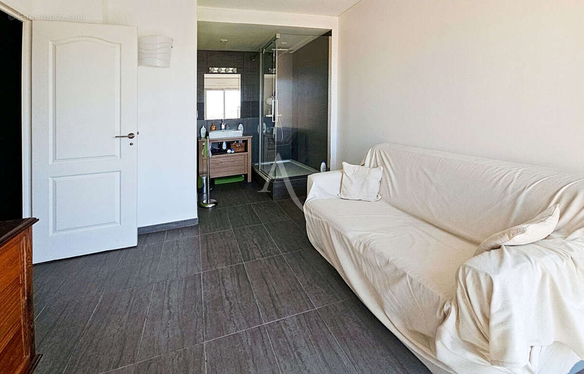 CARQUEIRANNE, T4 duplex dernier étage de 131.73 m² en surface utile - photo 4