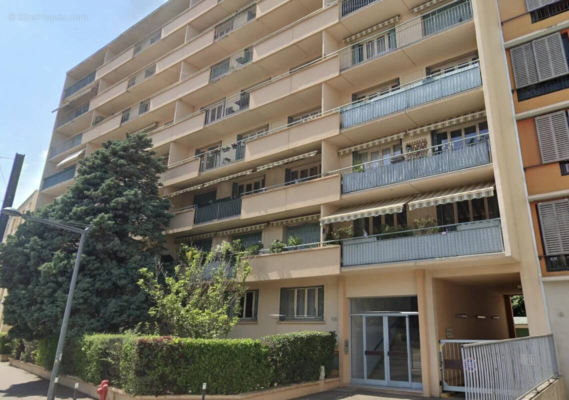 Parking à LYON-8E