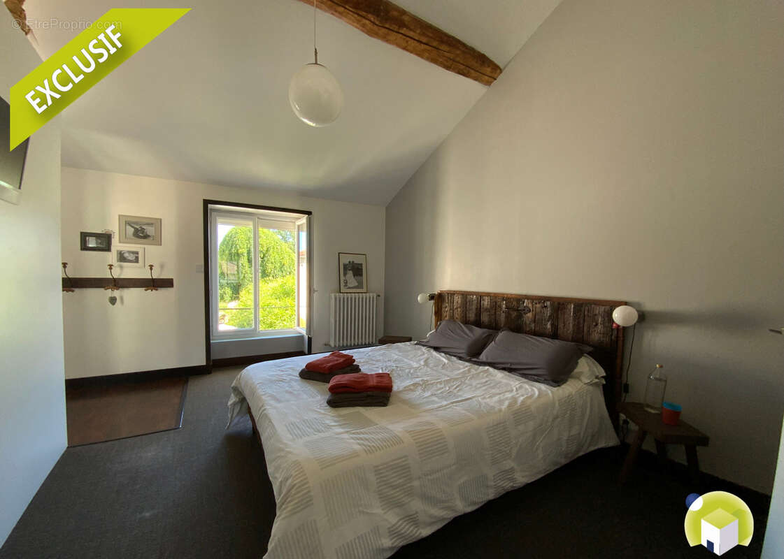 Polliat Centre - Maison d'habitation 220 m2 4/5 chambres + jardin + dépendances - photo 16