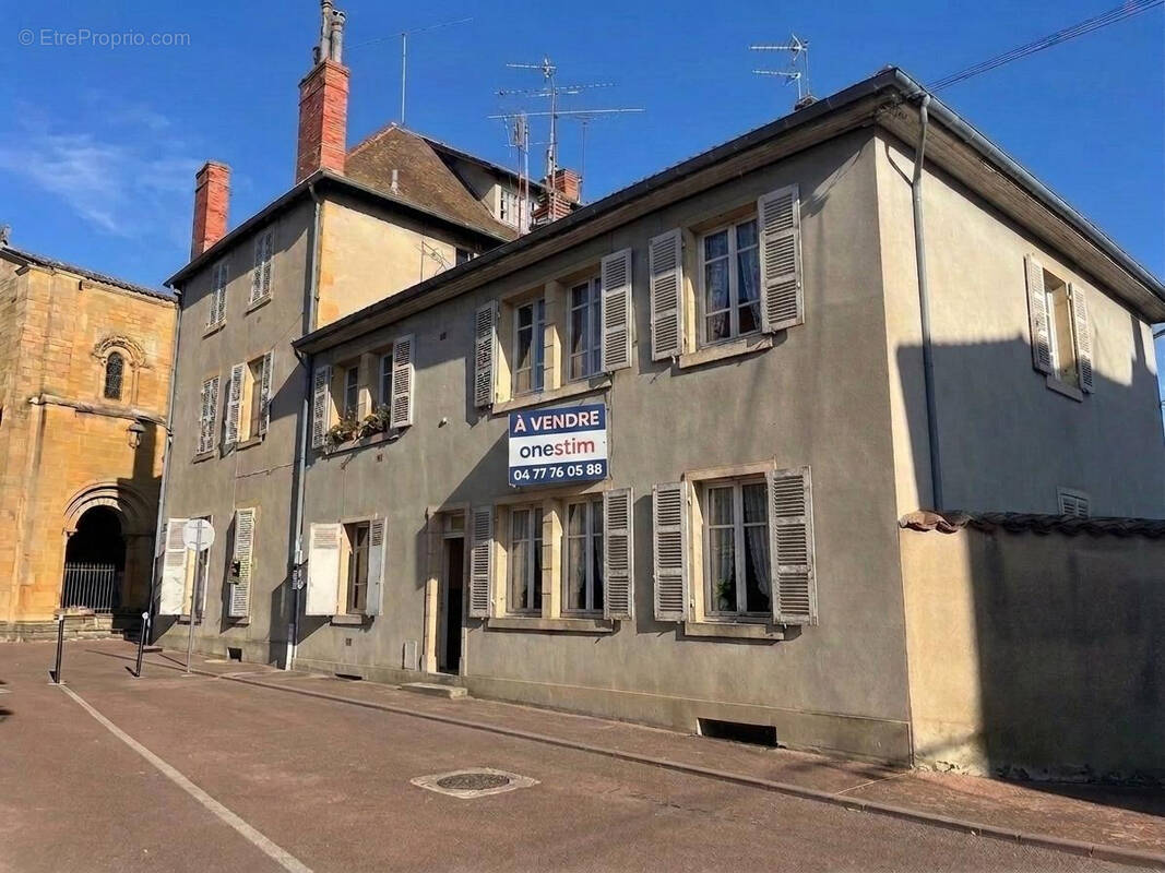 Appartement à CHARLIEU