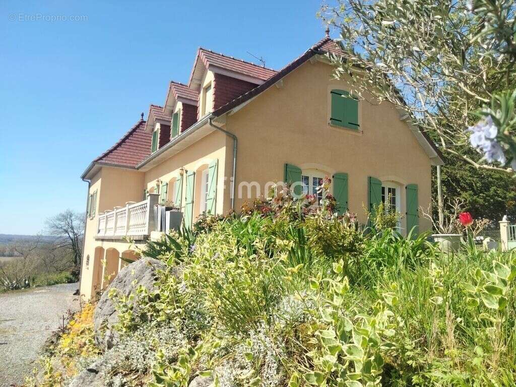 Maison 4 chambres et 1 Ha de terrain - photo 2