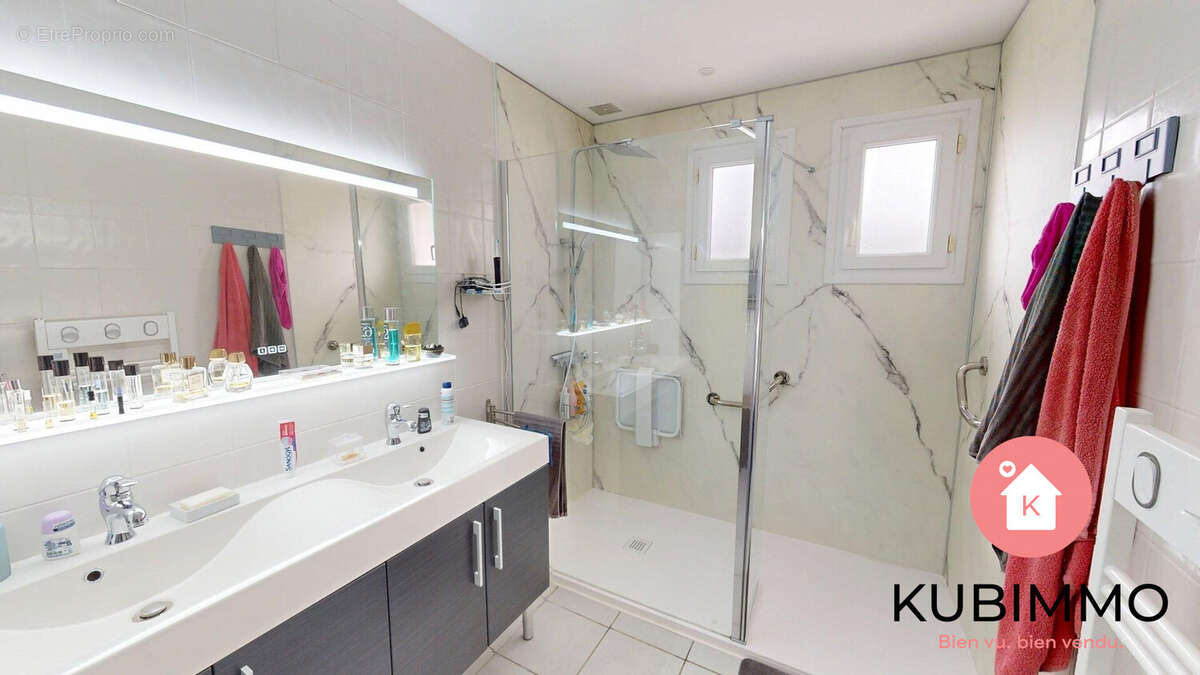 Salle d'eau - Maison à LONGEVILLE-SUR-MER