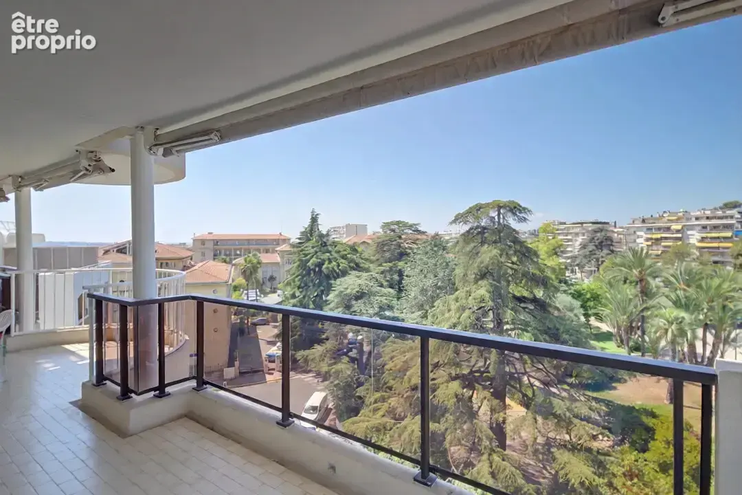 LE CANNET à vendre 4 pièces de 117 m2 avec terrasse et balcon, cave et garage sous-sol - photo 1