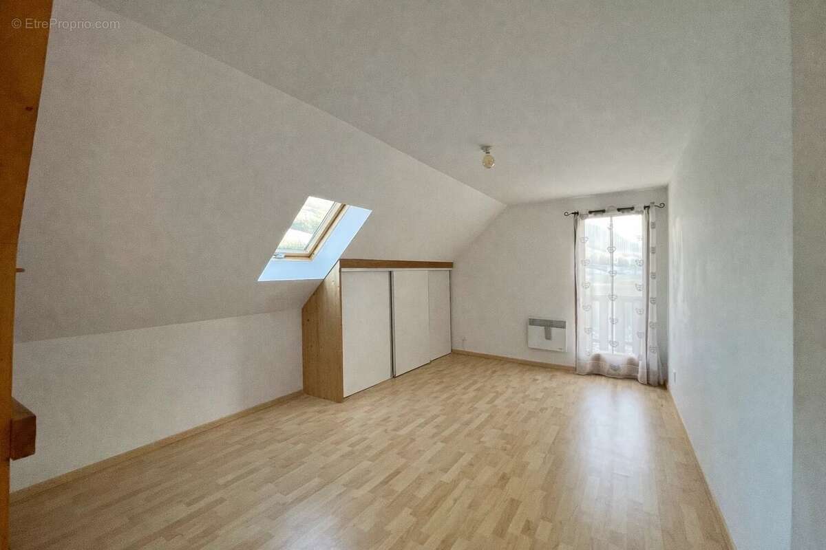 Maison à ECOLE
