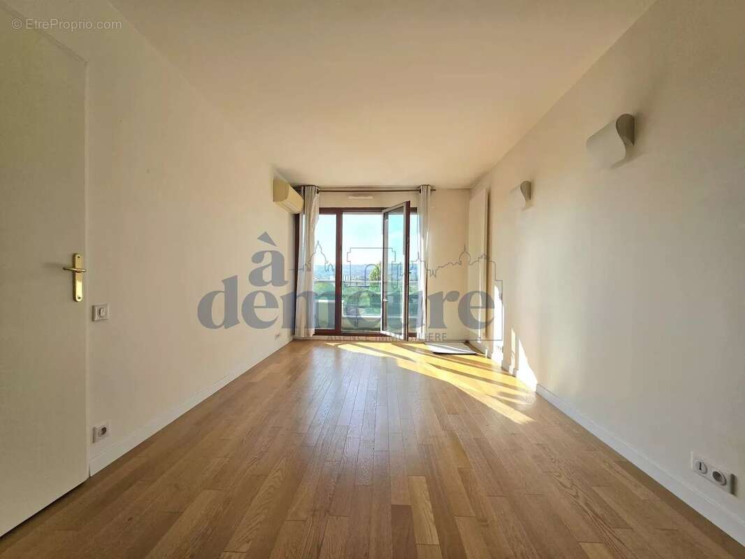 Appartement à ISSY-LES-MOULINEAUX