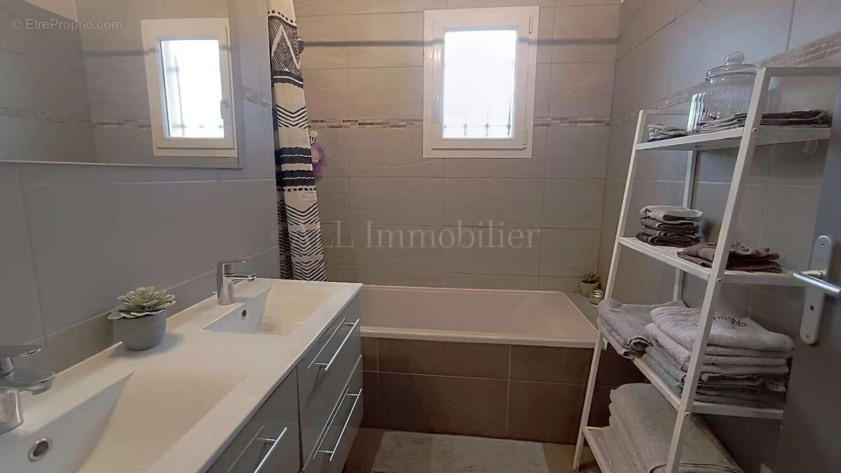 Appartement à LA MOLE