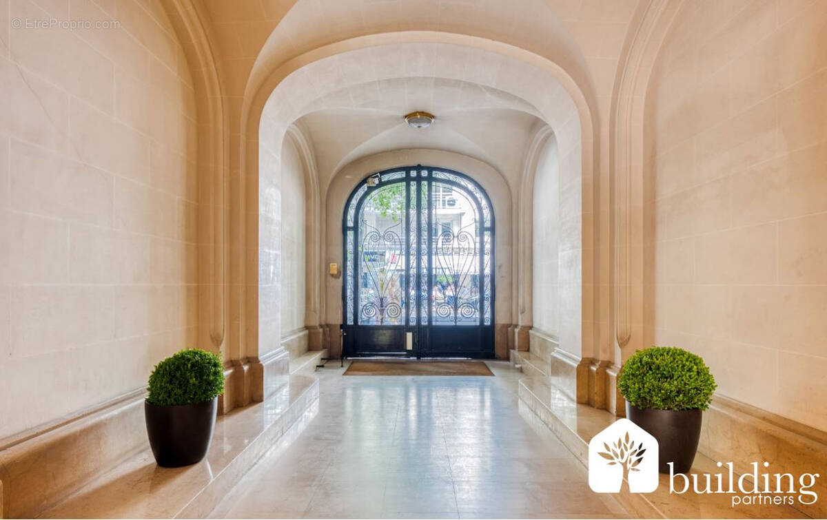 Appartement à PARIS-16E