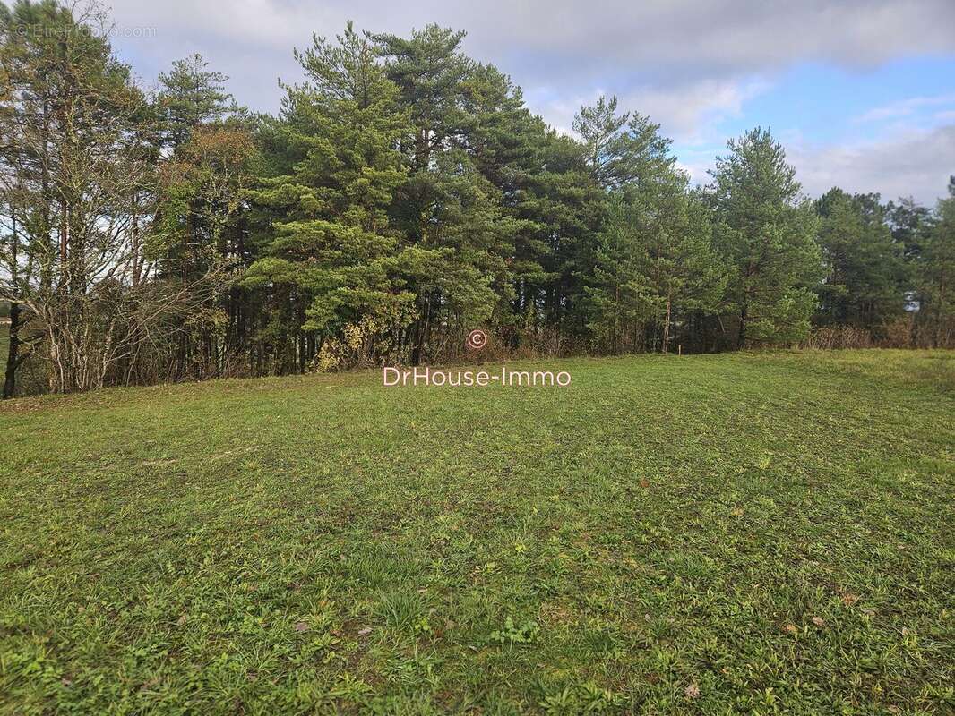 Terrain à LEGUILLAC-DE-L&#039;AUCHE