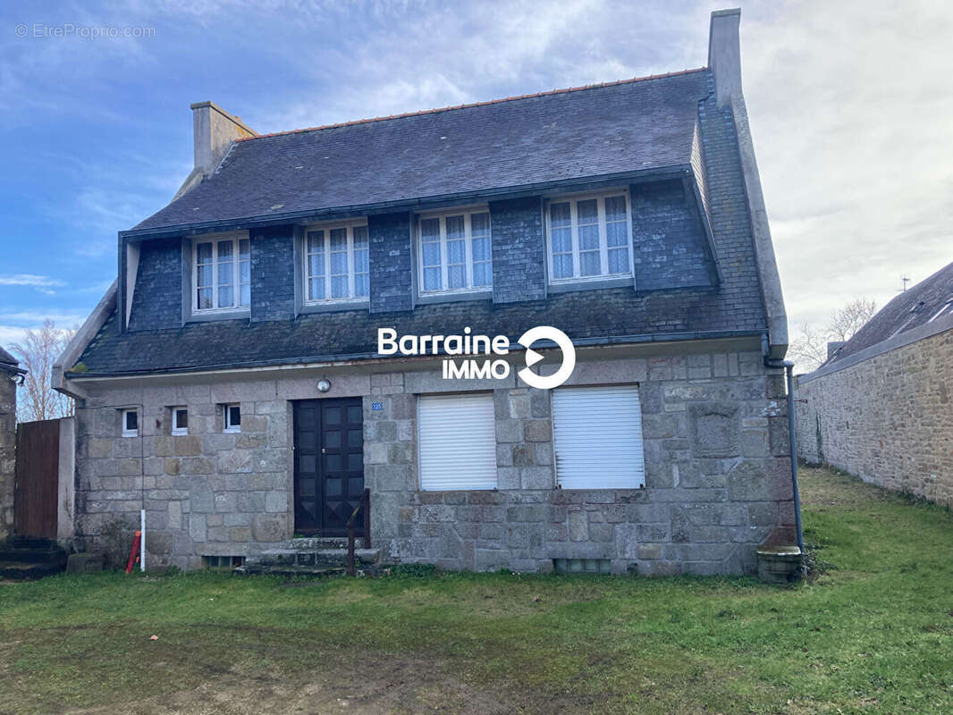 Maison à PLOUGOULM