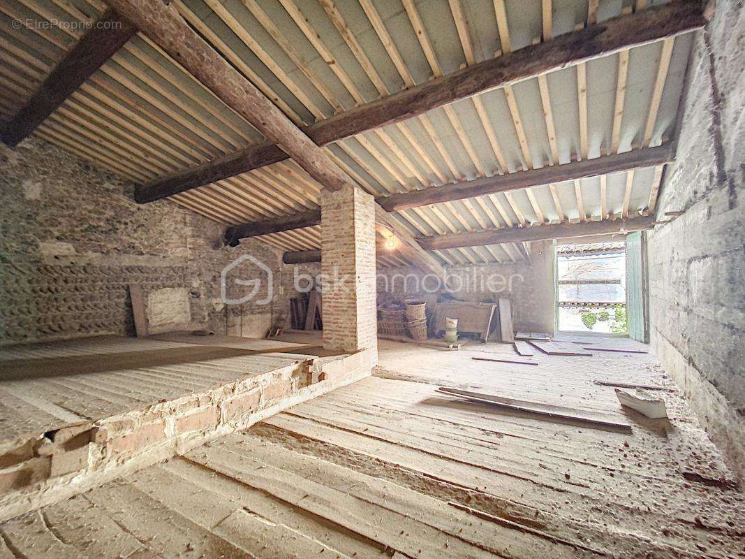 Maison à PEZILLA-LA-RIVIERE