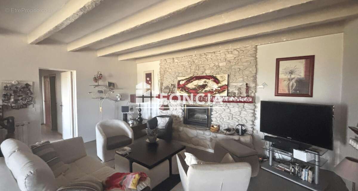Propriété avec 2 maisons, terrain , piscine - photo 9