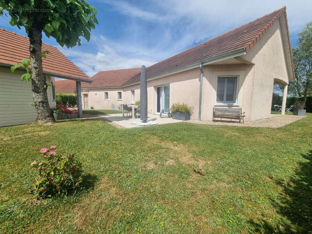 Maison 120 m² à Neuvy-Grandchamp  - photo 4