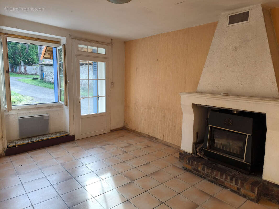 Maison 62 m² à Roumazieres-Loubert  - photo 7