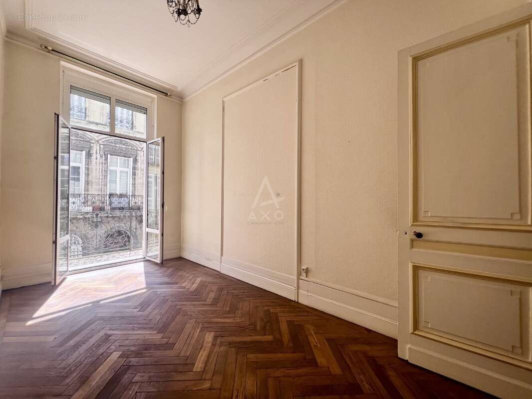 Rue du professeur demons  appartement bourgeois de 103,49 m²  double réception de 40,64 m²  balcon filant  cave de 23,78 m² - photo 6