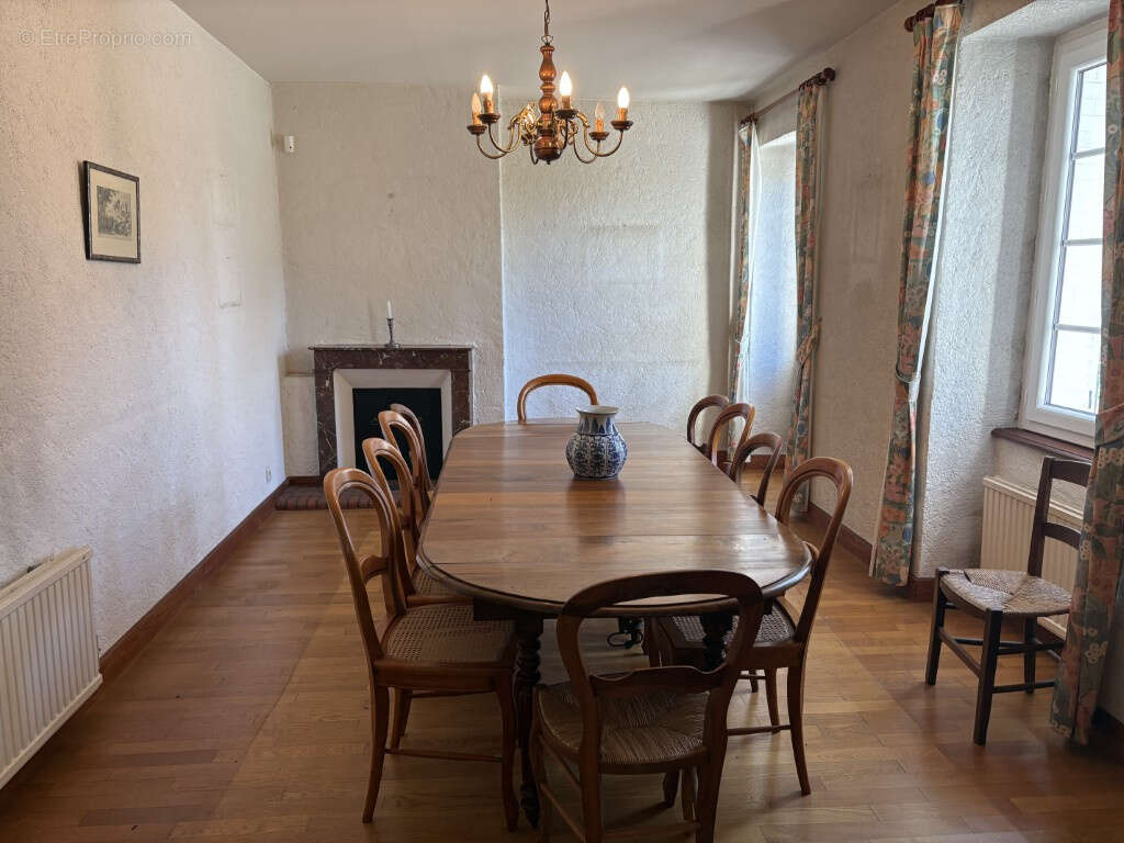 Maison à ARNAC-POMPADOUR