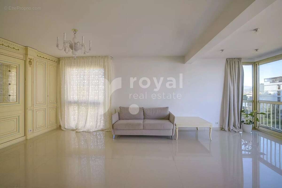 Appartement à MANDELIEU-LA-NAPOULE