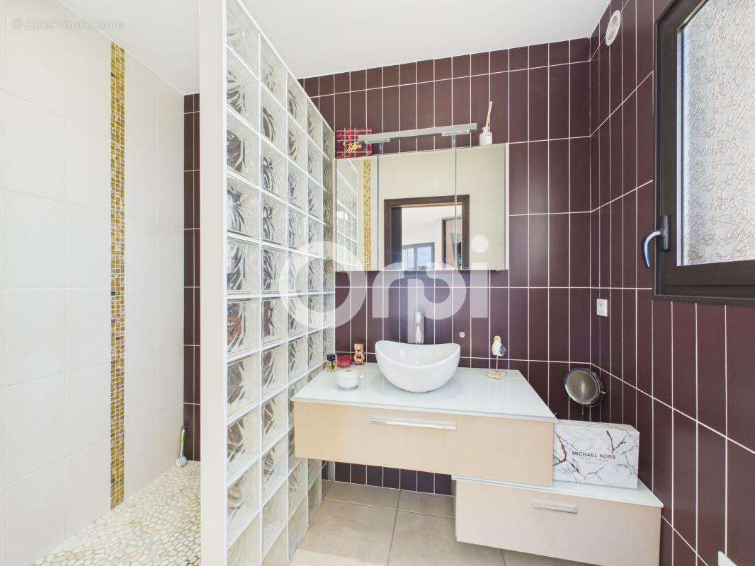 Maison à LA ROQUETTE-SUR-SIAGNE