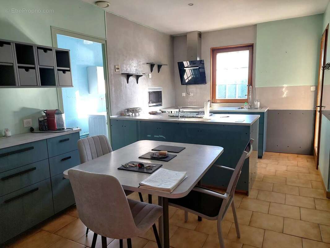 Maison à MONTBRUN-BOCAGE