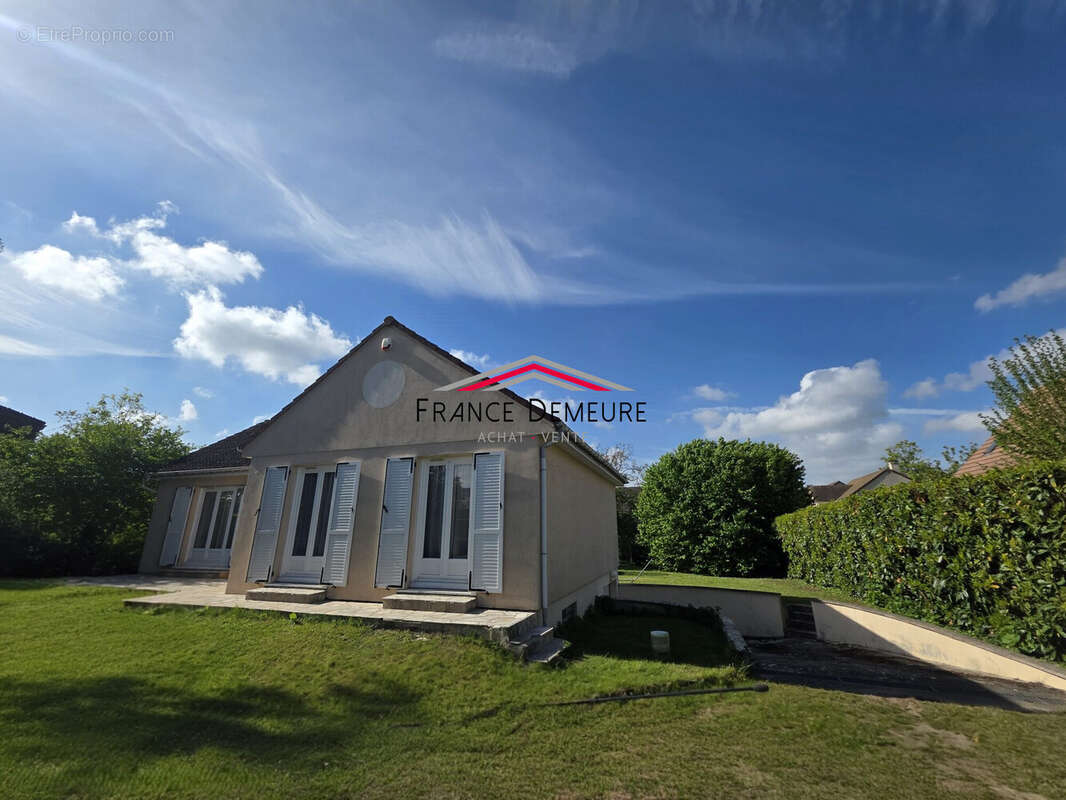 Maison 88 m² à Saint-Prix  - photo 2