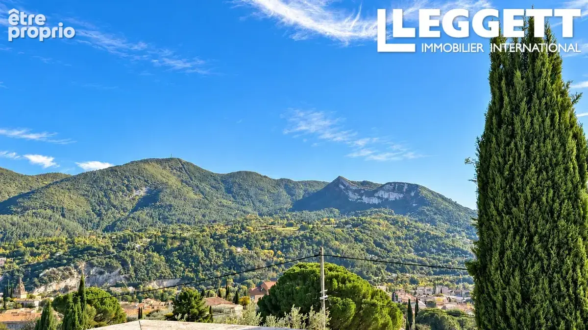 HAUTEURS DE NYONS – Villa de standing de 292 m² avec piscine, 4 suites parentales et vue dégagée vers le sud - photo 5