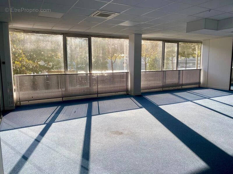 Commerce à SURESNES