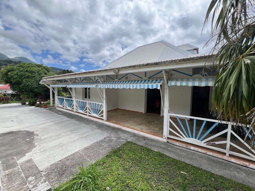 Belle villa F4-F5 à vendre à Saint-Claude avec belle vue montagne en EXCLUSIVITÉ - photo 2