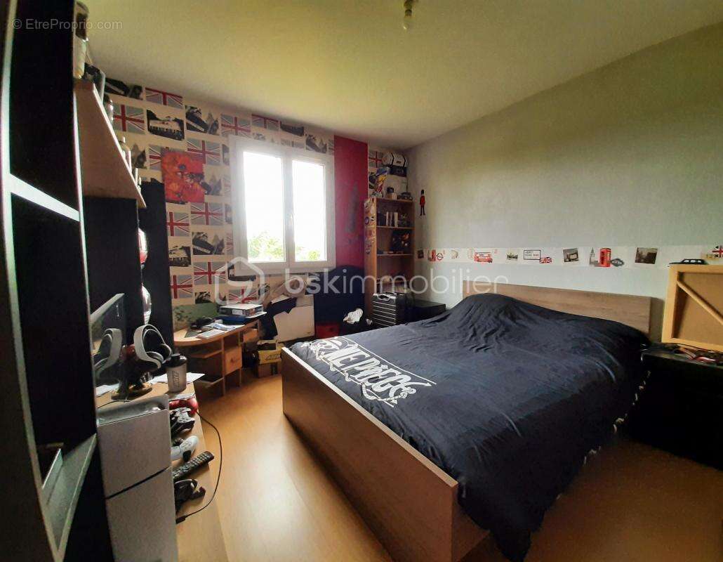 Maison à SAINT-LAURENT-SUR-GORRE