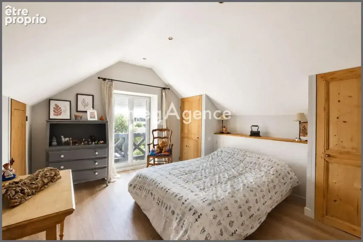 Charbonnières-les-Bains – Une demeure familiale de charme aux volumes remarquables - photo 16