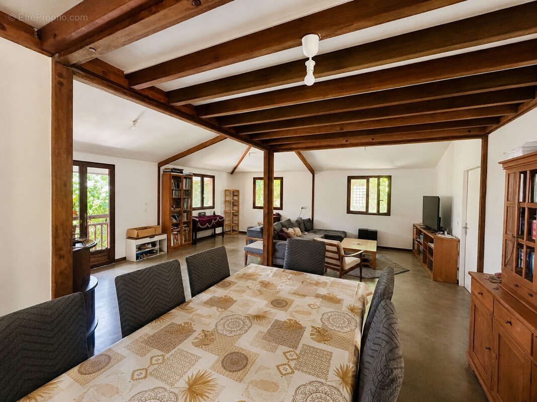 À vendre sur la POSSESSION - Maison avec annexe indépendante sur terrain de 555 m² - photo 4