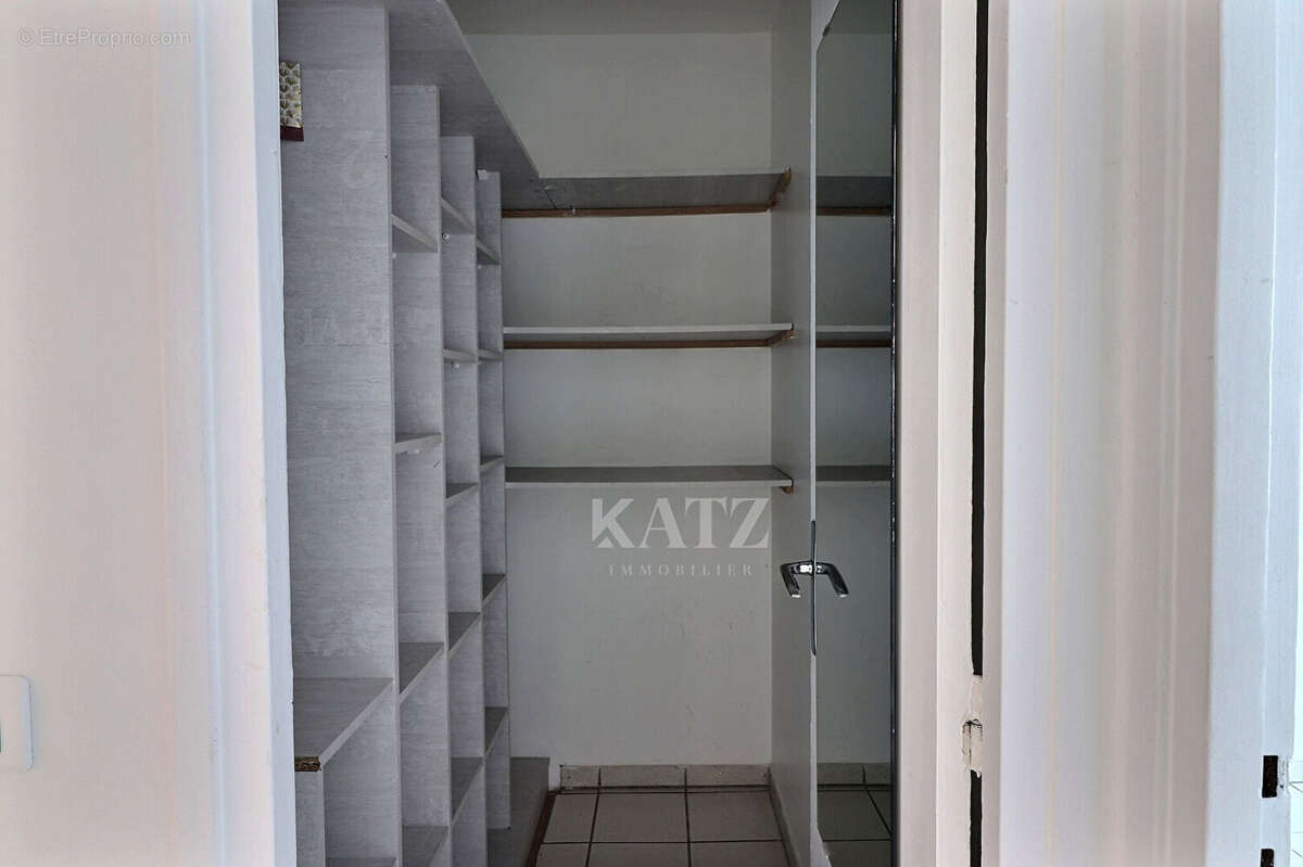 Appartement à CHARENTON-LE-PONT