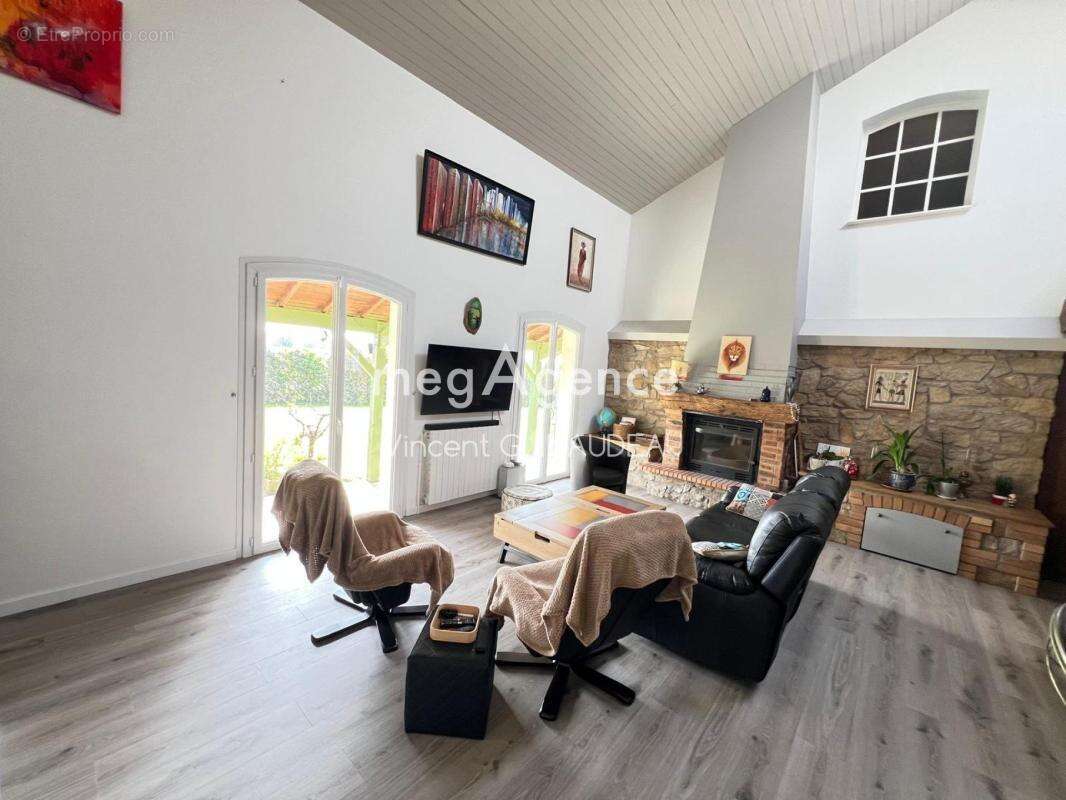 Maison à MONTREVAULT