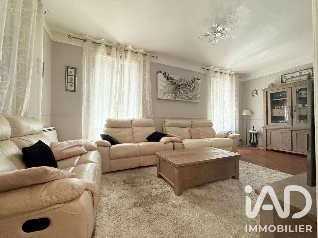 Maison 130 m² à Louvres  - photo 4