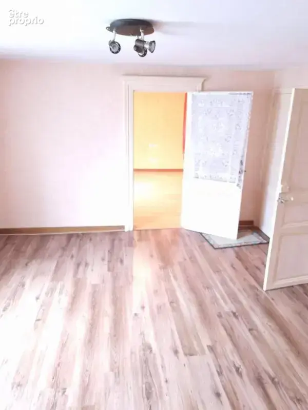 Maison 146 m² + Boutique - Centre de Mazangé - Fort potentiel - photo 9