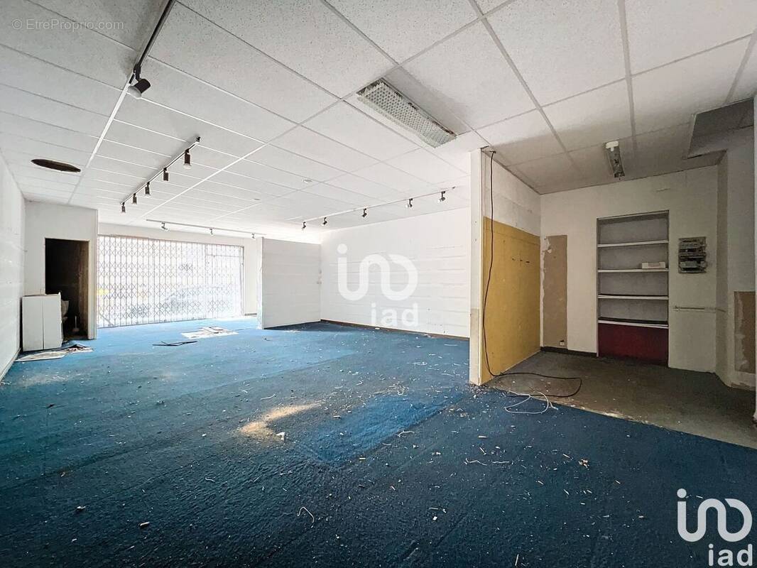 Photo 1 - Commerce à LA MOUILLE