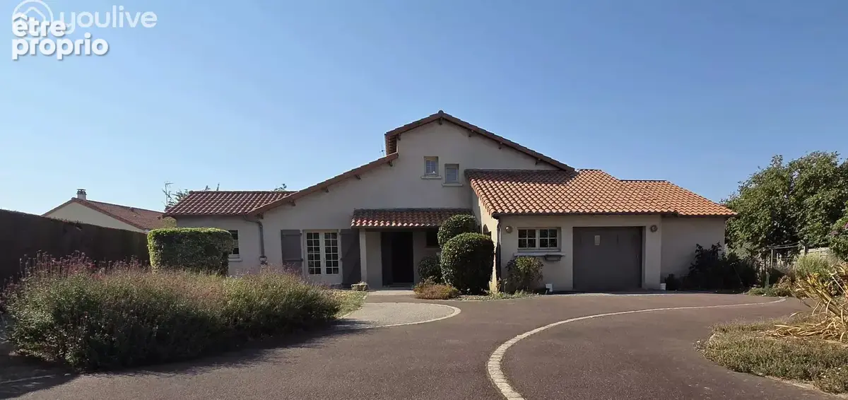 Maison de caractère – 9 pièces – Maulévrier - photo 1