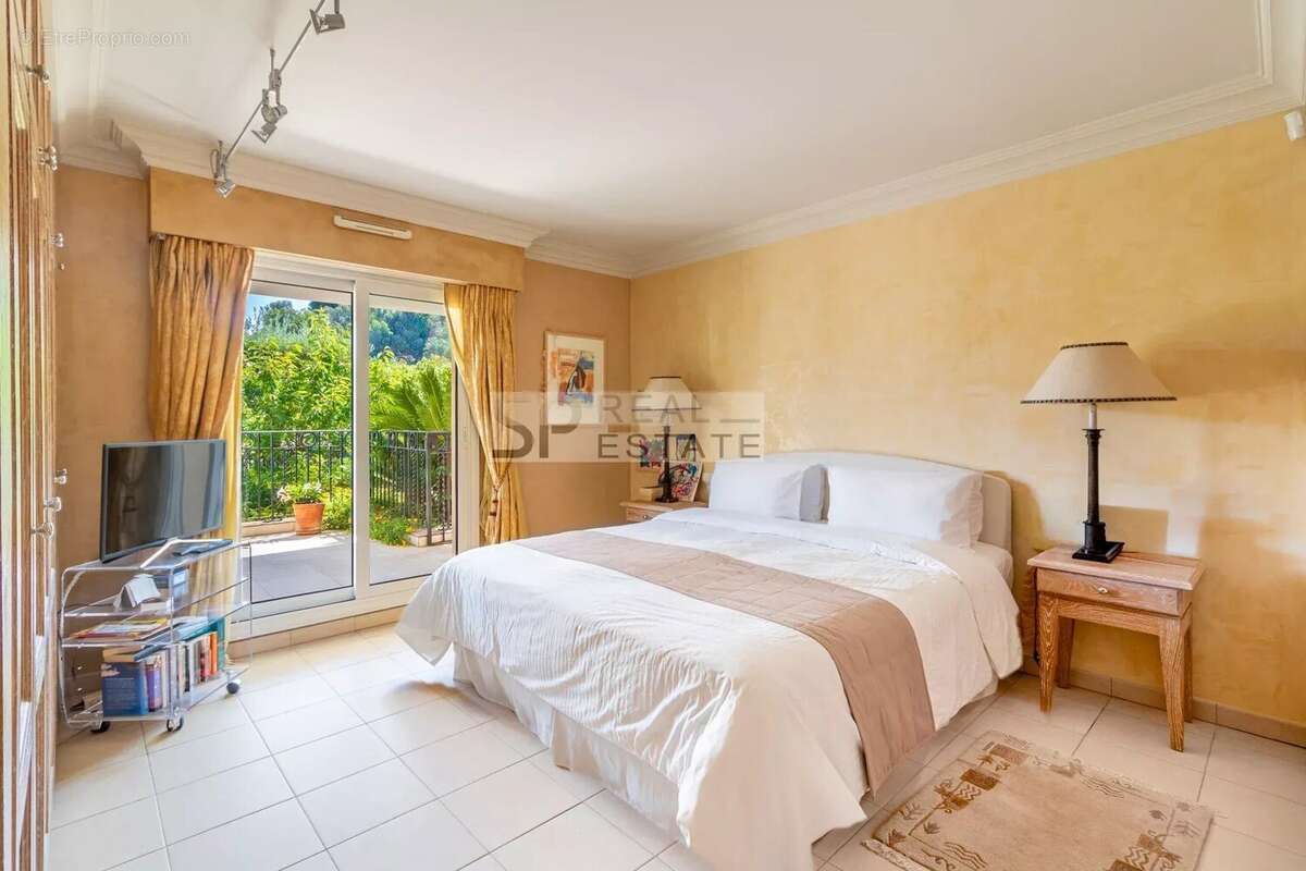 Appartement à MANDELIEU-LA-NAPOULE