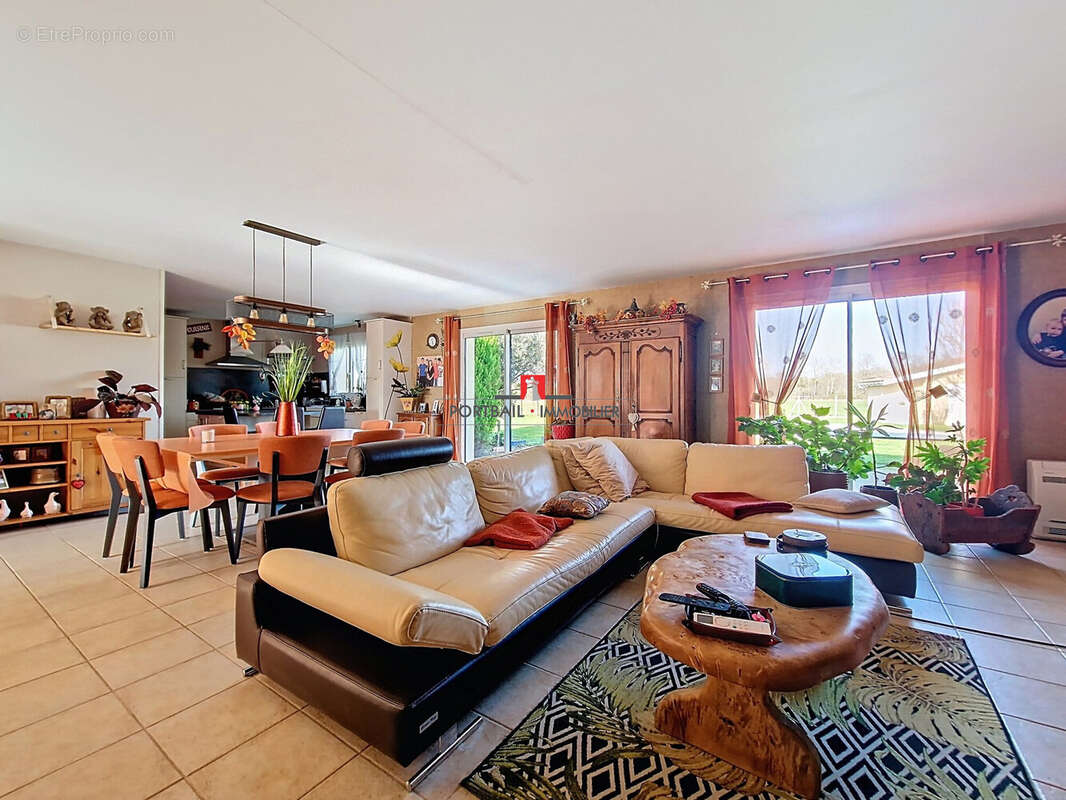 Maison à SAINT-GENES-DE-FRONSAC