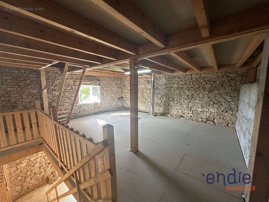 Maison à VERNET-LA-VARENNE