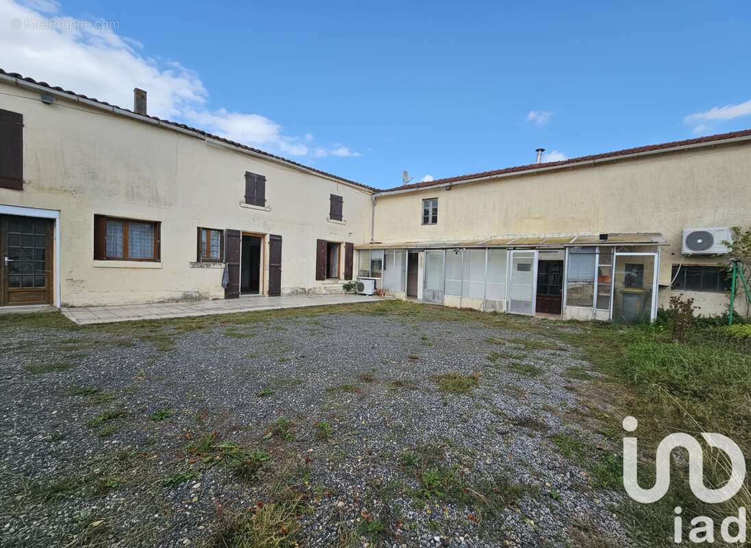 Maison 152 m² à La Greve-Sur-Mignon  - photo 3