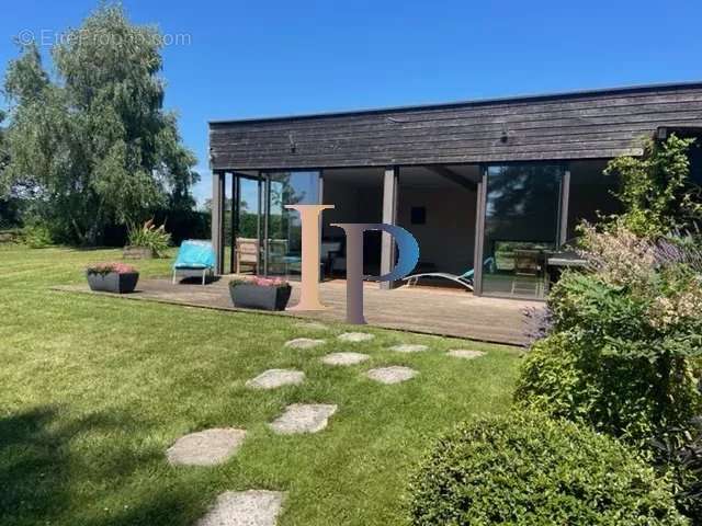 Maison à SAINT-CHRISTOPHE-EN-BRIONNAIS