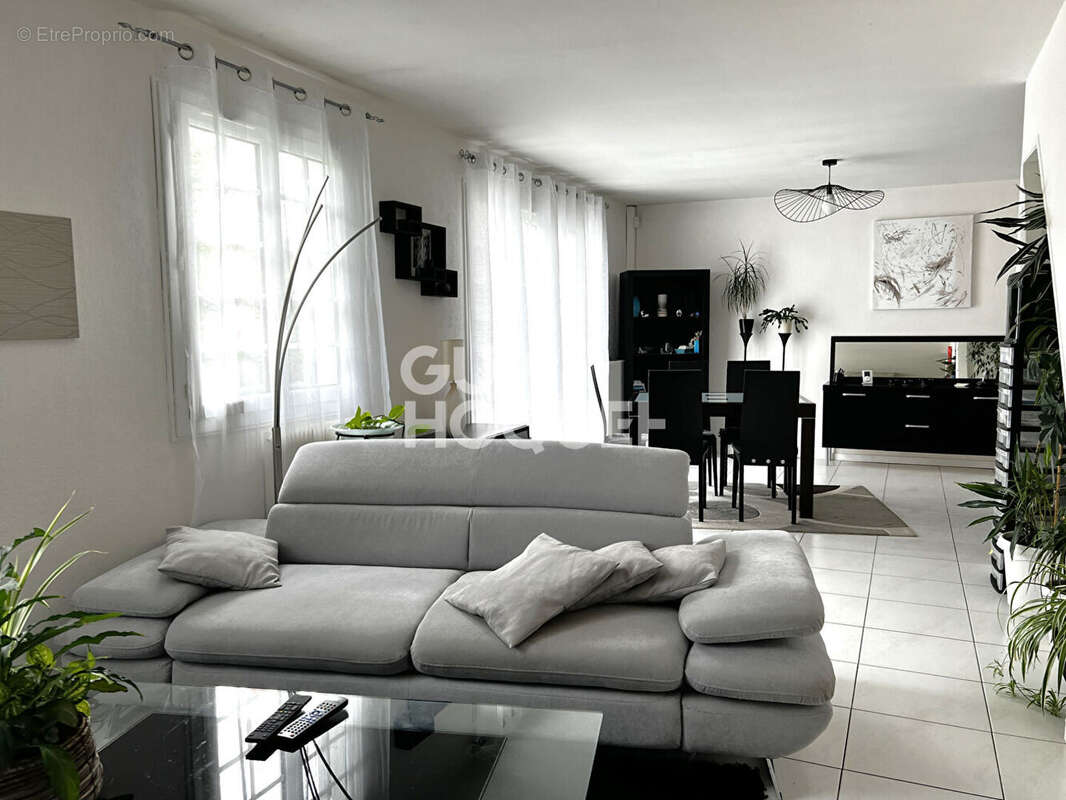 Maison à FONTENAY-TRESIGNY