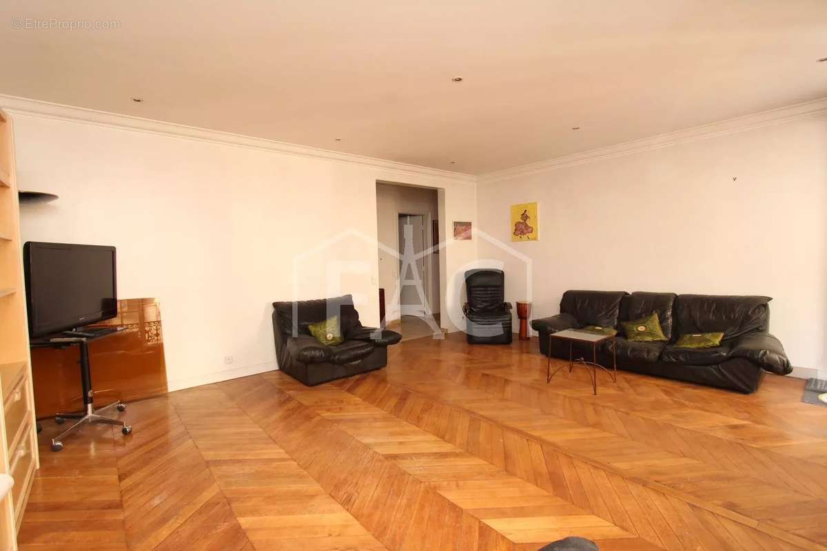 Appartement à PARIS-17E