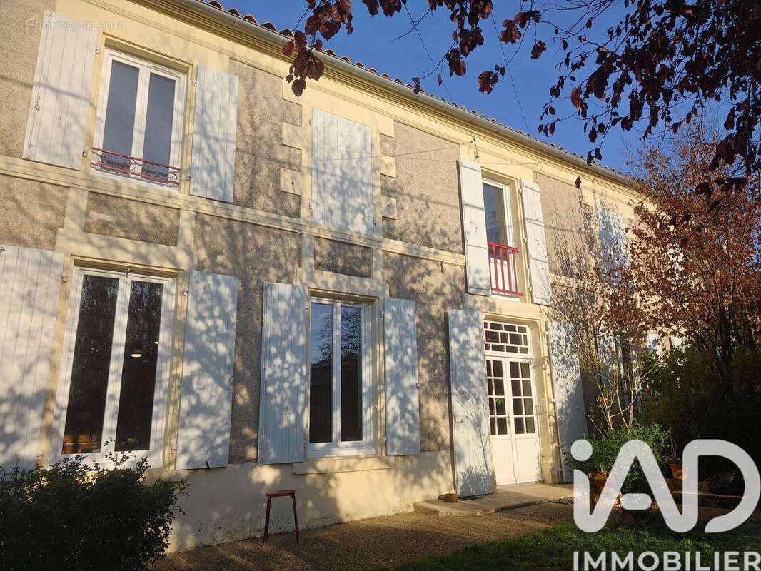 Maison 190 m² à Saleignes  - photo 4