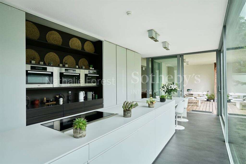 Exclusivité . Bondues  , Rare maison contemporaine sur 3800 m2 , 5 chambres,piscine extérieure. - photo 8