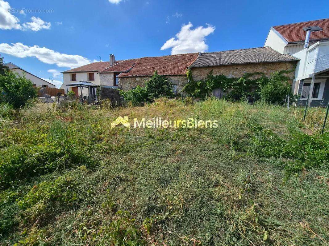 Maison à rénover situé à Montigny le Roi - photo 4