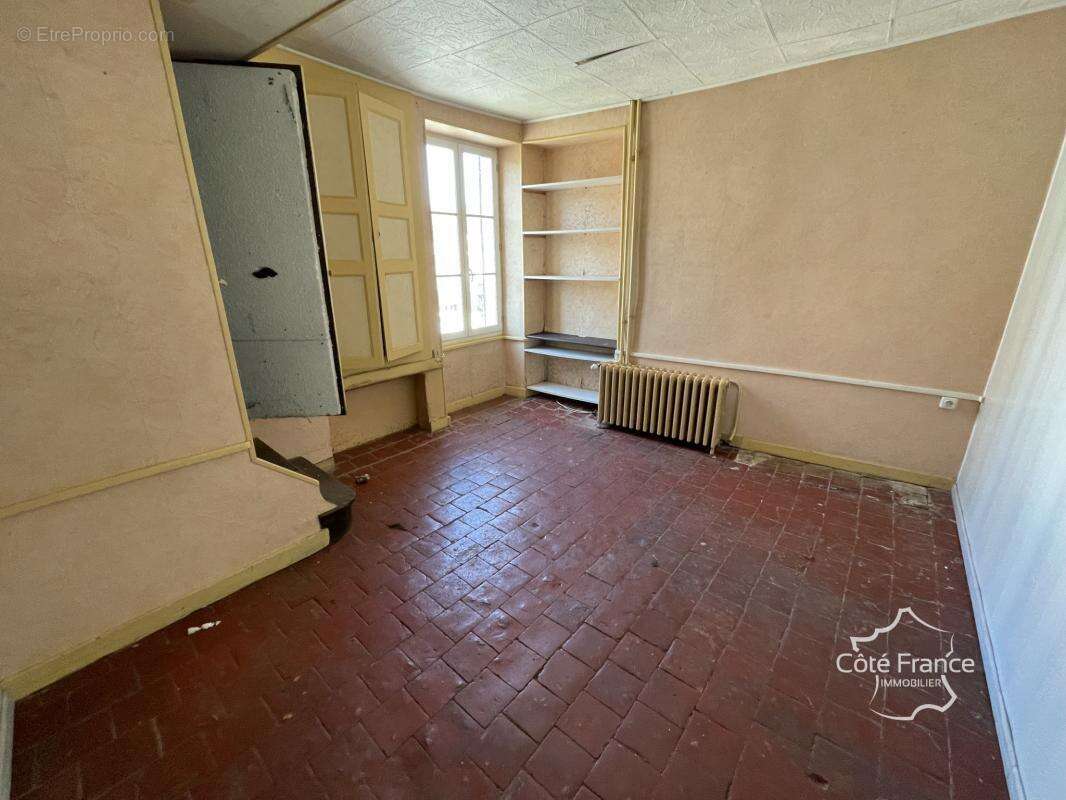 Maison à COULANGES-SUR-YONNE