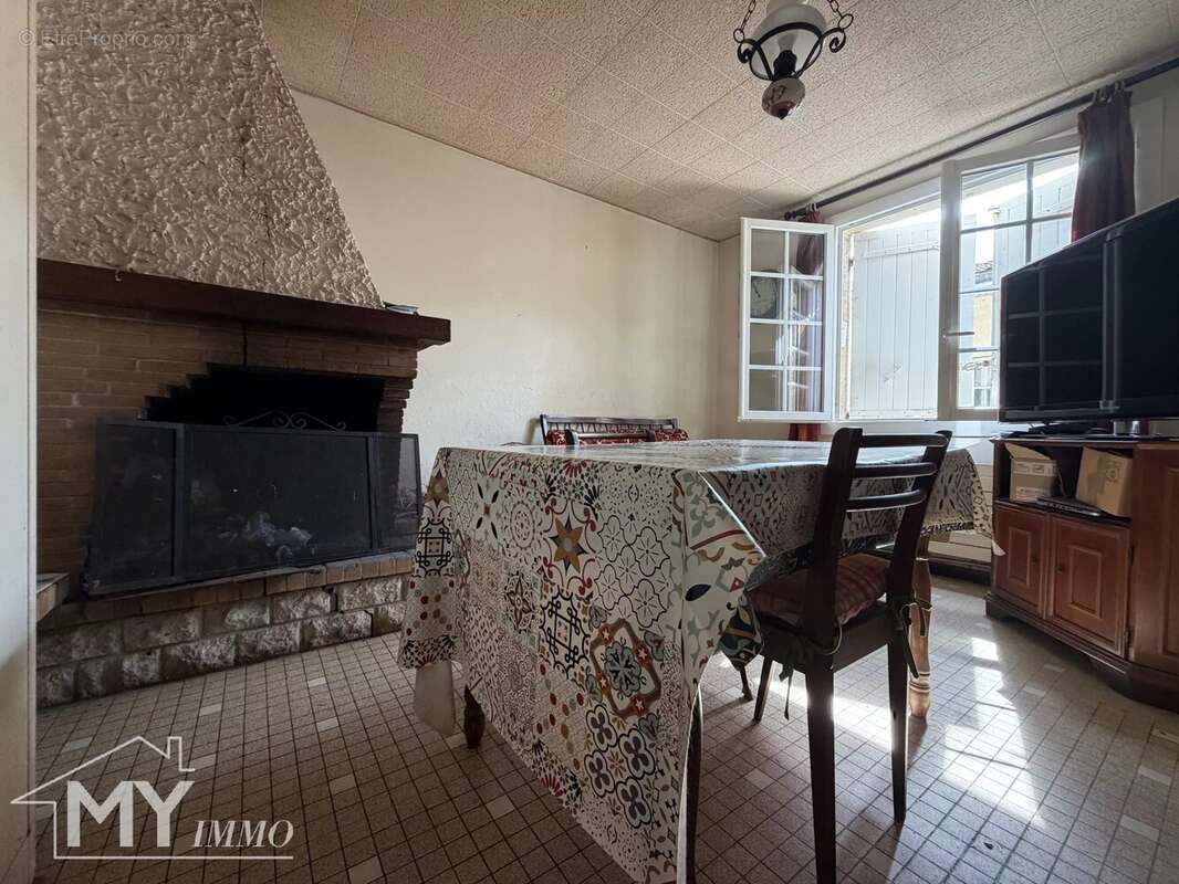 ST PEY DE CASTETS : Ensemble immobilier avec commerce et dépendances - photo 5